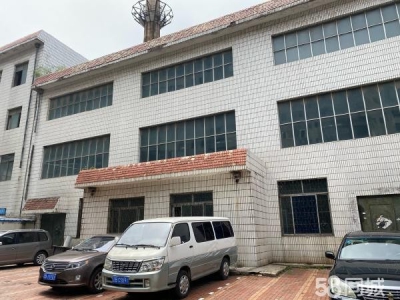 西岗可分两栋楼，院子1500平！停车位充足！图1
