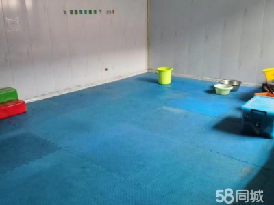 旅顺口主干道边上，农贸市场边上，交通方便