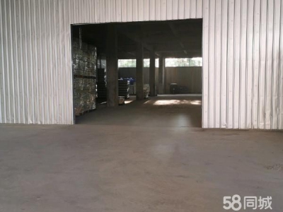 宜春市樟树物资仓库 六码头散货场，有铁路专用线直通库房里。