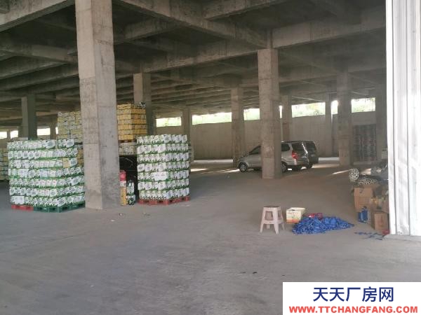 宜春市樟树物资仓库 六码头散货场，有铁路专用线直通库房里。