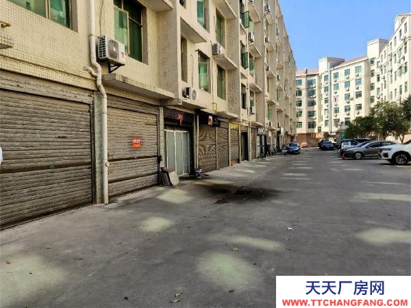 宜春市高安物资仓库 瑞凤家园小区内，交通便利，层高3米，水电齐全，两间可分租。