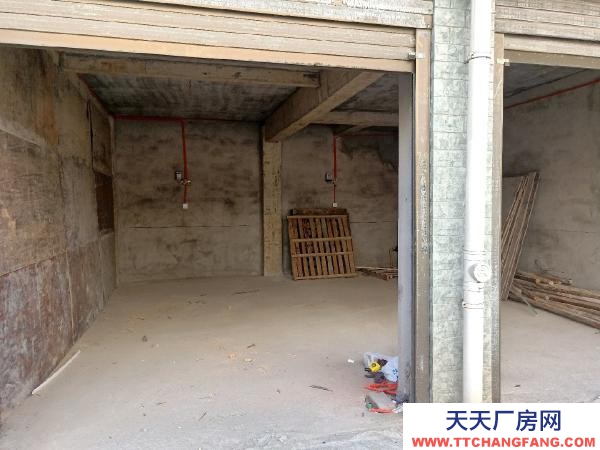 宜春市高安物资仓库 瑞凤家园小区内，交通便利，层高3米，水电齐全，两间可分租。