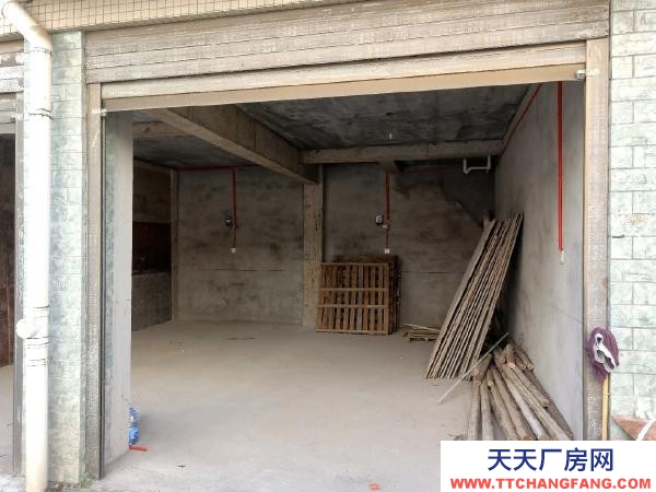 宜春市高安物资仓库 瑞凤家园小区内，交通便利，层高3米，水电齐全，两间可分租。