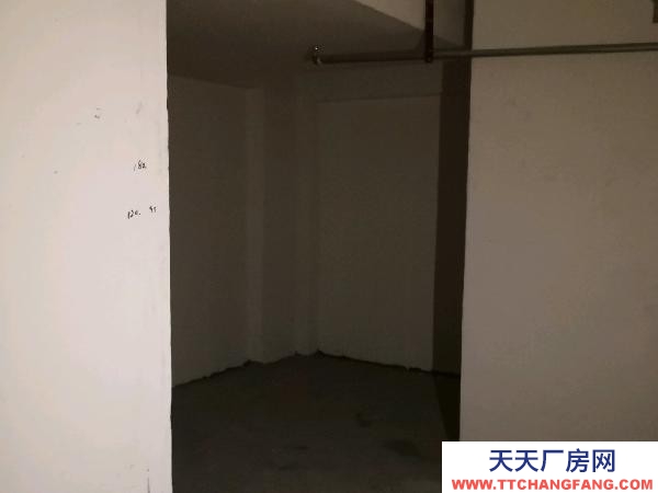 宜春市高安物资仓库 地下储藏间，小车进出很方便