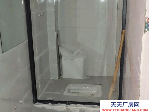 宜春市万载物资仓库 房子在龙河星城雨露家园，全新正在装修中