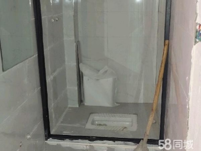 宜春市万载物资仓库 房子在龙河星城雨露家园，全新正在装修中图1