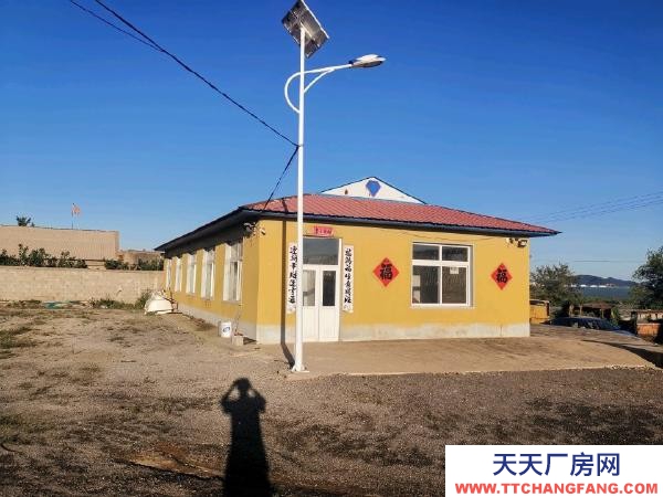瓦房店交通便利，场地平整，手续齐全，有排水、独立三项电，可面议。