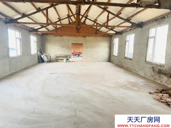 普兰店花儿山临街350平库房