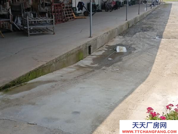 普兰店 冷库院内面积宽敞，铝排制冷储存蔬菜水果新鲜效果好