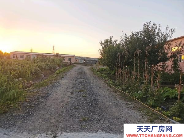 双台子距离市区近，交通便利，道路通畅，场院宽阔！