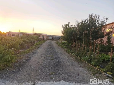 双台子距离市区近，交通便利，道路通畅，场院宽阔！