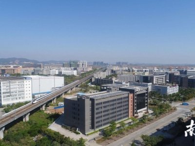 东莞市凤岗镇１６００平方五楼独立产权证厂房出售图1