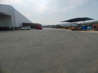 大空间仓库 道路宽敞 停车方便 有玻璃门墙可作为展厅使用