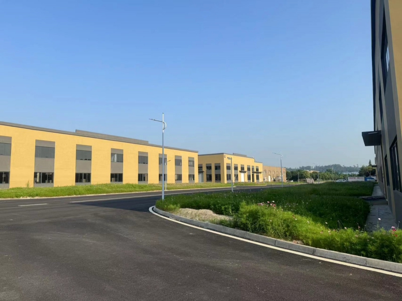 32000平米高标准厂房可分租，配套设施完善，环境好