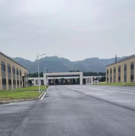 32000平米高标准厂房可分租，配套设施完善，环境好