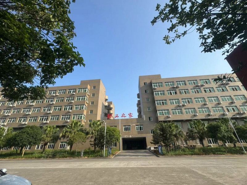 32000平米高标准厂房可分租，配套设施完善，环境好