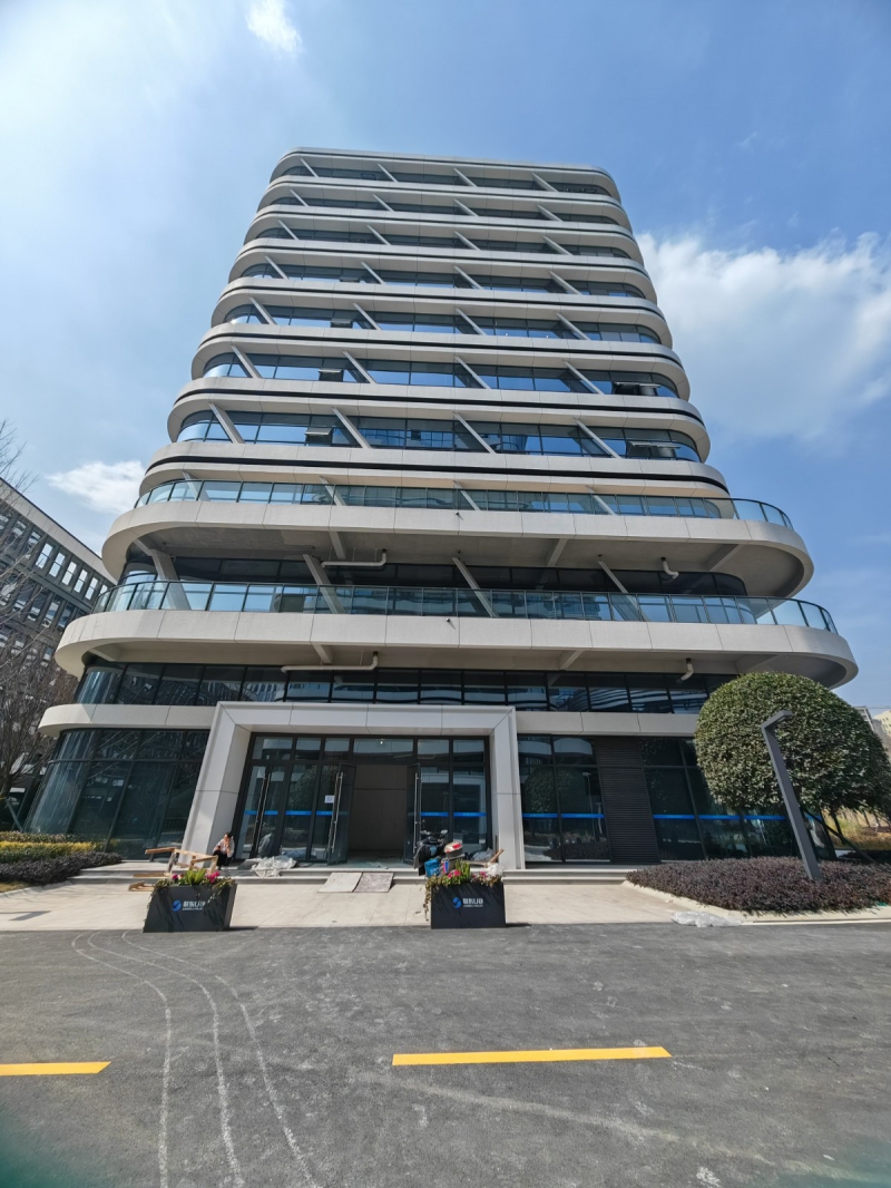 市区三环工业上楼生产孵化园区 内通地铁 交通便利内置员工食堂