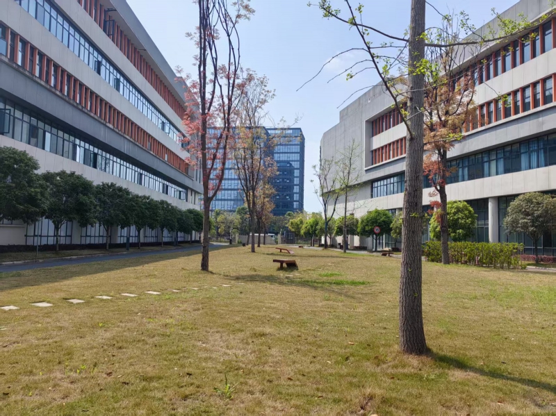新都石板滩  到市区20分钟 13-20元 18个月免租期 综合成本只要几块钱