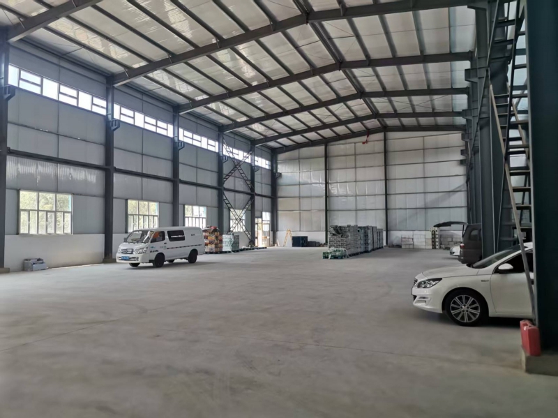 北京西张家口怀来1200和1100平米高顶厂库房出租