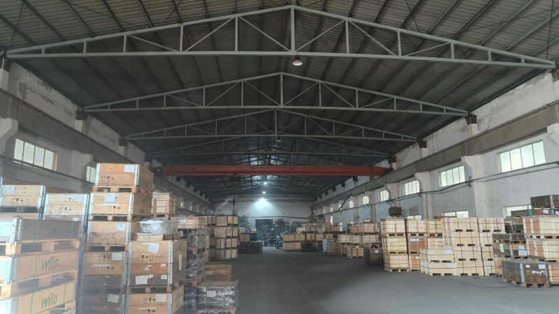 西青王稳庄工业园  总面积3400平 有办公区 两台天车