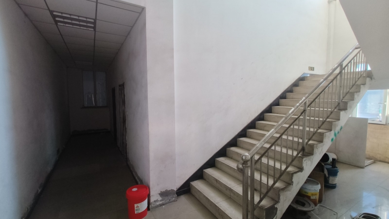 西青王稳庄工业园  总面积3400平 有办公区 两台天车