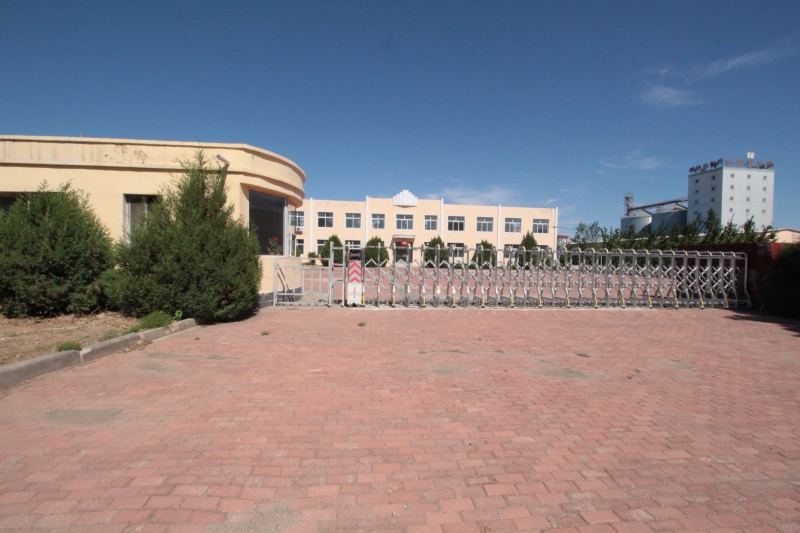 辽宁朝阳21000平厂房场地出租出售，水电齐全，临近高速口，可多方式参与。