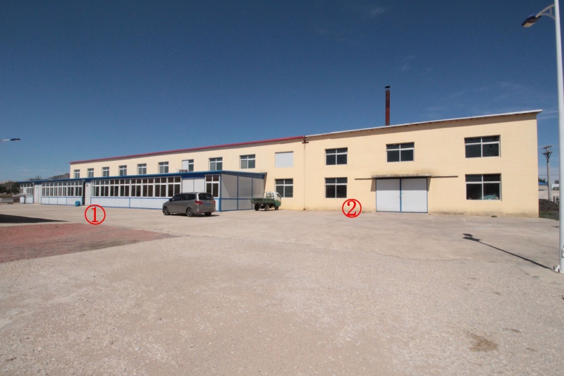 辽宁朝阳21000平厂房场地出租出售，水电齐全，临近高速口，可多方式参与。