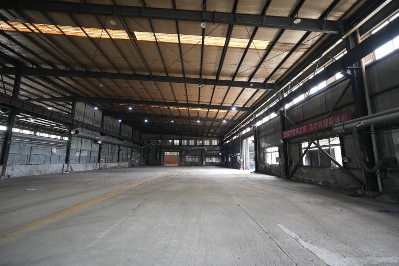成都新津8000平独门独院厂房出租出售,带行车