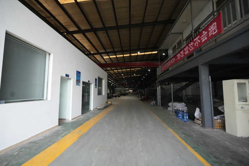 成都新津8000平独门独院厂房出租出售,带行车