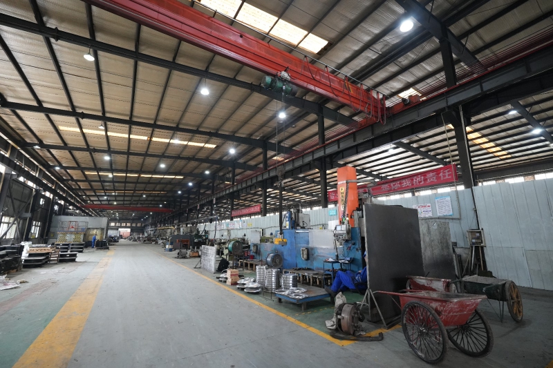 成都新津8000平独门独院厂房出租出售,带行车